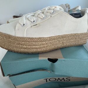 TOMS Women's white Canvas Platform Espadrilles 8.5